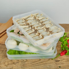 Dumplings in a fresh-keeping box