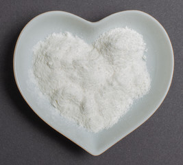 Gewürze in einer weißen Schale für die Food Fotografie