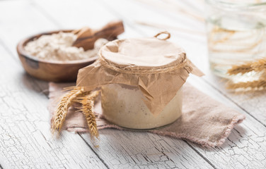 The leaven for bread is active. Starter.sourdough ( fermented mixture of water and flour to use as leaven for bread baking). The concept of a healthy diet