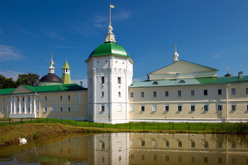 Fototapeta na wymiar West Tower (XVII-XVIII c.) of the Nikolo-Peshnoshsky Monastery
