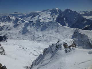 Fototapeta na wymiar alpine panorama of the dolomite mountains