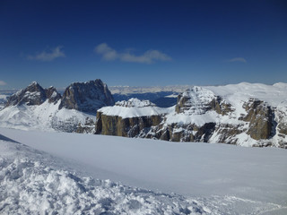 Fototapeta na wymiar alpine panorama of the dolomite mountains