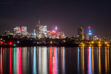 Fototapeta na wymiar north sydney skyline and reflections