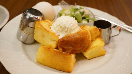 Breakfast with our delicious French toast 