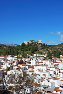 General view of the town with the castle on the hilltop, Monda, Spain.