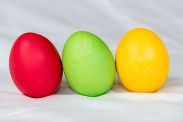 3 Ostereier in rot,  gelb und grün 044113