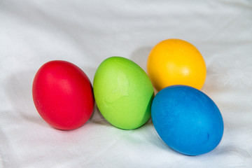 4 Ostereier in rot,  gelb, grün und blau 044420