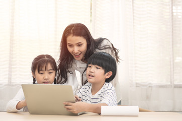 Fototapeta na wymiar Asian family with children use laptop at home