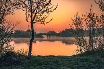 Fototapeta na wymiar Sunrise on river