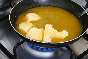 vegetable oil that melts in the pan on the hob,