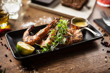 Grilled tiger prawns with chilli sauce and lime