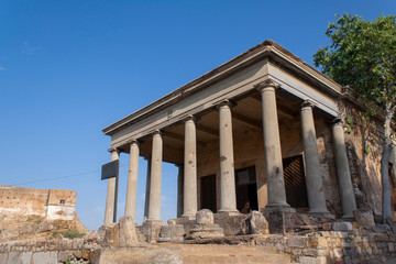 Obraz premium sagunto castle on top of a mountain