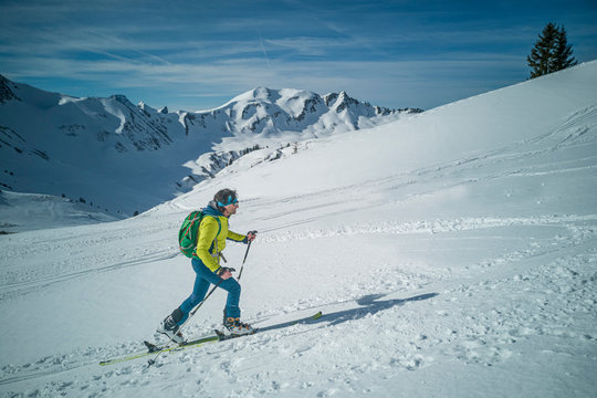 Austria, Allg&auml;u, Kleinwalsertal, ski tourer at the Schwarzwassertal