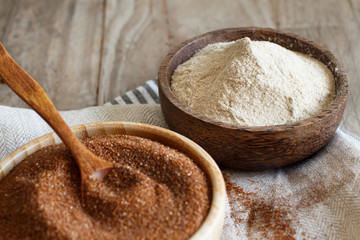 Teff flour and teff grain in bowls