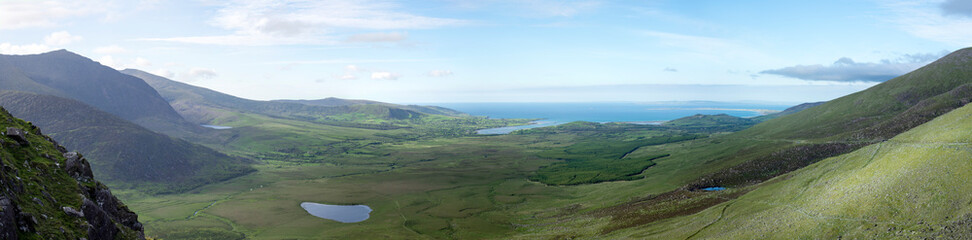 Fototapeta na wymiar panoramic view of the mountains in county kerry