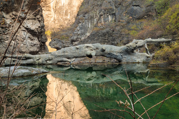 Autumn scenery of tongtian gorge