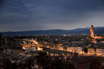 Fototapeta na wymiar Vista panoramica de noche en Florencia