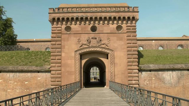 Ludwigstor Germersheim / Walk towards City Gate