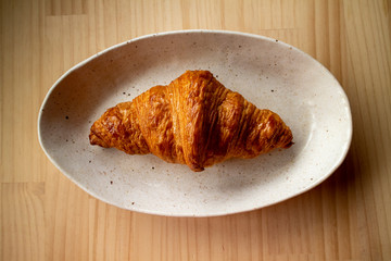 Delicious croissant on a white plate 2 白い皿に乗った美味しそうなのクロワッサン 2