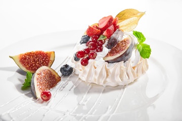 Pavlova dessert in white plate