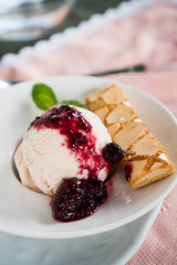 raspberry ice cream with vanilla wafer