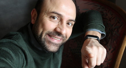 Ritratto di un bell'uomo sensuale