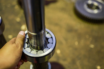 hand keep bearing asembly to shaft