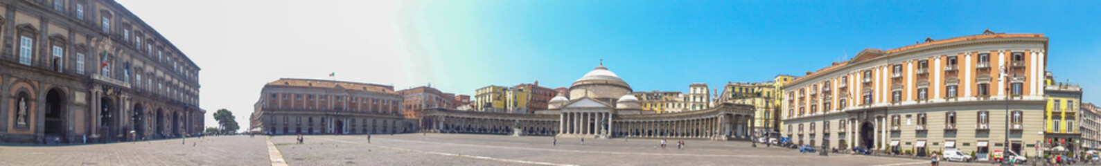 Fototapeta na wymiar Neapel Piazza del Plebiscito mit Basilica