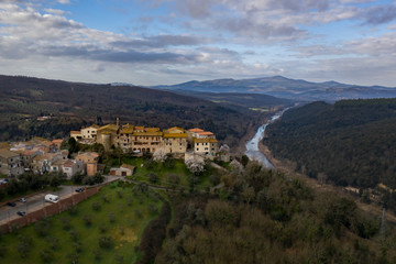 Obraz premium A village by the river