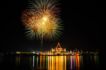 Fototapeta premium Fireworks in the temple near the river