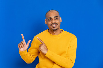 Naklejka premium African guy with a yellow jersey