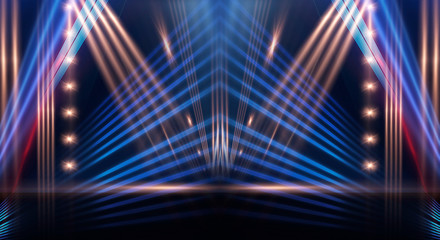Fototapeta premium Tło sceny pusty pokaz. Pusty ciemny nowoczesny neon streszczenie tło. Blask neonów na pustej scenie, diody, promienie i linie. Światła miasta nocą.