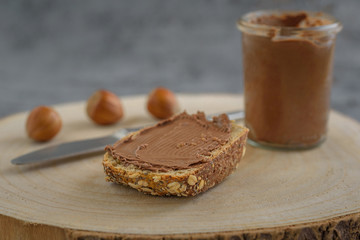 Nuss Nougat Creme in einem Glas