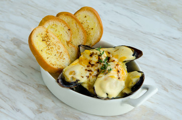 Black mussel Cheese and baguette delicious