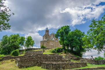 Fototapeta premium Tsarevets Hill and the Patriarchal Church in Veliko Tarnovo, Bulgaria