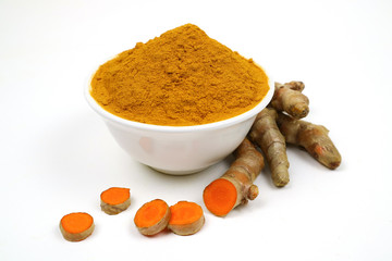 Turmeric powder (curcuma) and turmeric roots isolated on a white background Is an ingredient in turmeric foods Turmeric nourishes the skin to be strong.strong.curcumin
