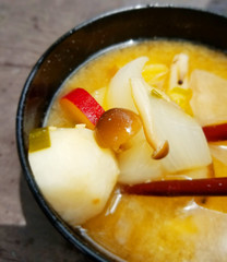 野菜たっぷり、味噌汁 (日本食)