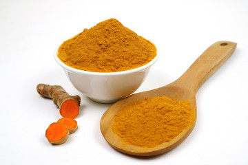 Turmeric powder (curcuma) and turmeric roots isolated on a white background Is an ingredient in turmeric foods Turmeric nourishes the skin to be strong.strong.curcumin