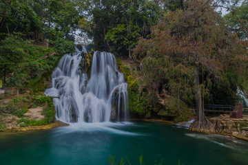 Fototapeta na wymiar A beautiful Waterfalls of Tamasopo san luis potosi mexico
