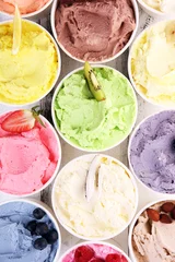 Poster Various of ice cream flavor whit fresh blueberry, strawberry, kiwi, lemon, vanilla setup on rustic background . Summer and Sweet cold ice cream © beats_