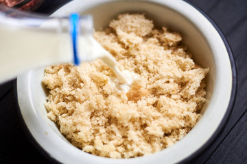 Pour milk into a plate with bread to prepare a dish - cutlets.