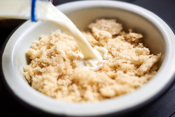 Pour milk into a plate with bread to prepare a dish - cutlets.