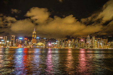 Fototapeta na wymiar ビクトリア・ハーバーから見える香港の夜景