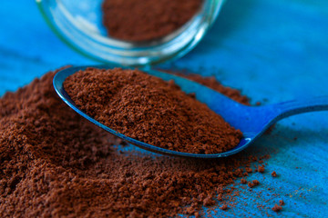 cocoa powder in spoon