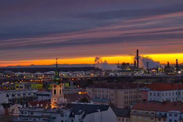 Naklejka premium Stadt bei Sonnenaufgang