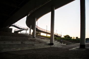 Fototapeta na wymiar pod mostem