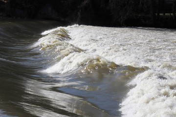 La rivière le Doubs dans la ville de Besançon - Ville de Besançon - département du Doubs -...