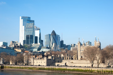 Obraz premium Tower of London overlooked by the Gherkin building and the skyscrapers of the City of London
