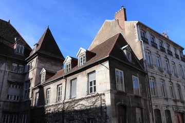 Fototapeta na wymiar Hôtel de Montmartin dans la ville de Besançon construit au 16 ème siècle - Ville de Besançon - département du Doubs - Région Bourgogne Franche Comté - France