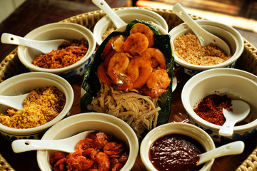Boiled shrimps and chicken with ingredients in cups